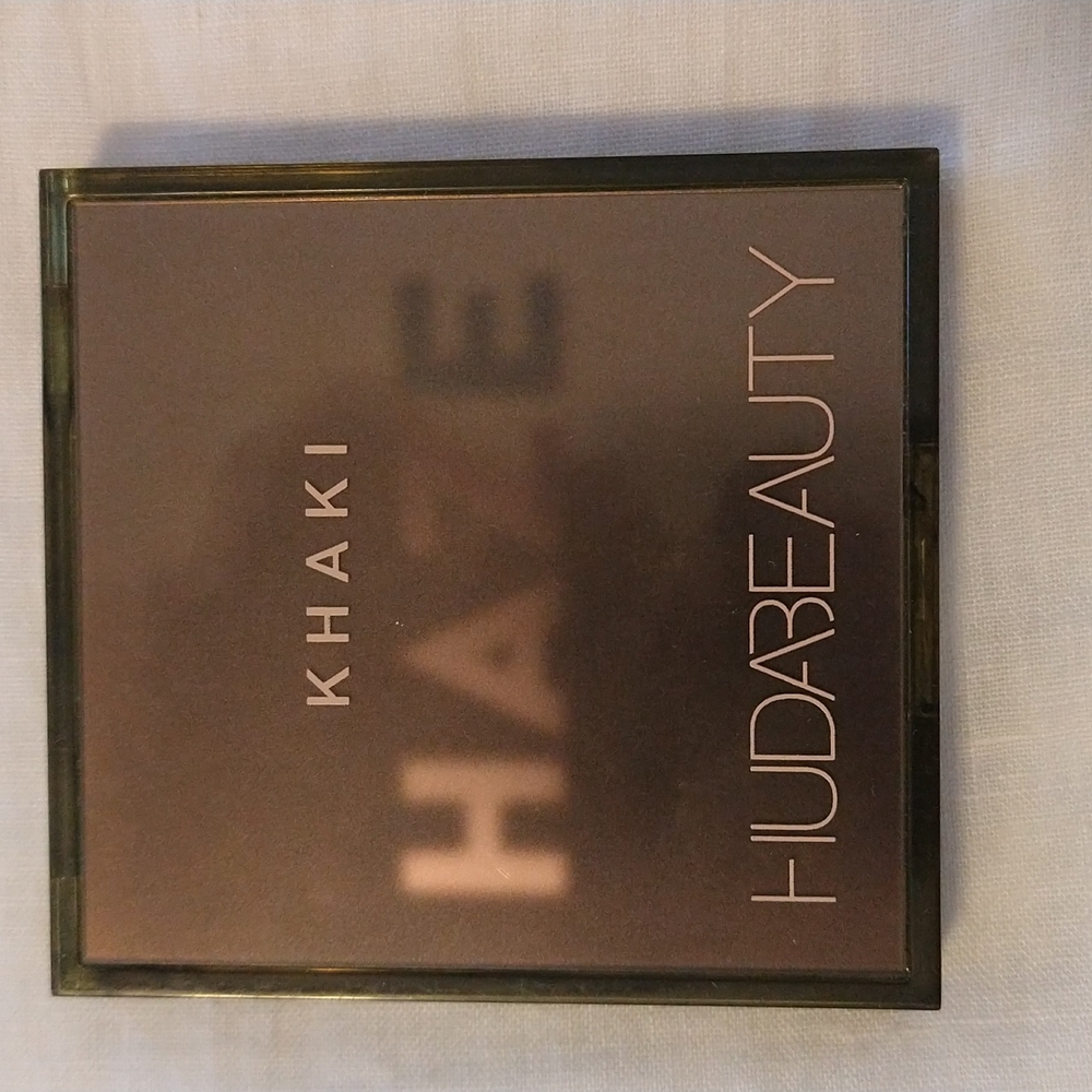 Huda Beauty Haze obsession eyeshadow Khaki new